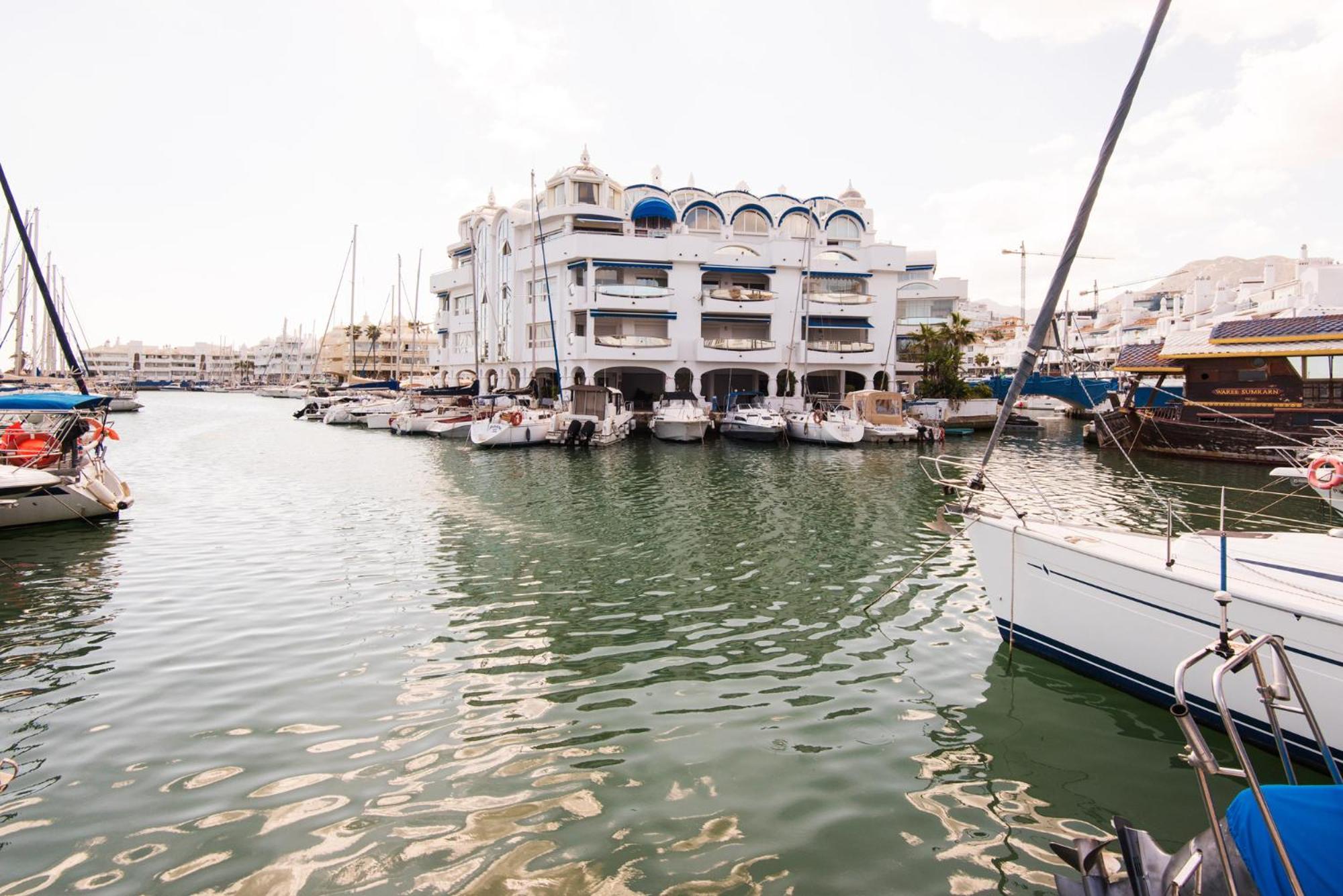 Apartmento En La Pequena Venecia, Puerto Marina Беналмадена Екстериор снимка